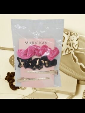 Mary Kay Pink Velvet and Black Patterned Kids Hair Set with Clips